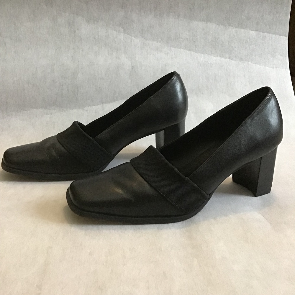 Liz Baker Black chunky heeled pumps